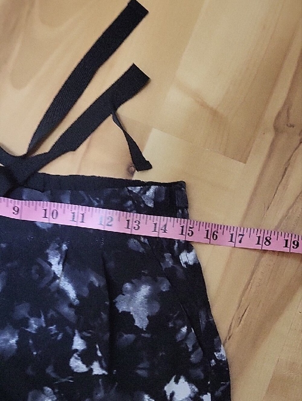 Lululemon Tie Dye Running Shorts Size 8 Black Gray Athletic Workout - Picture 10 of 12